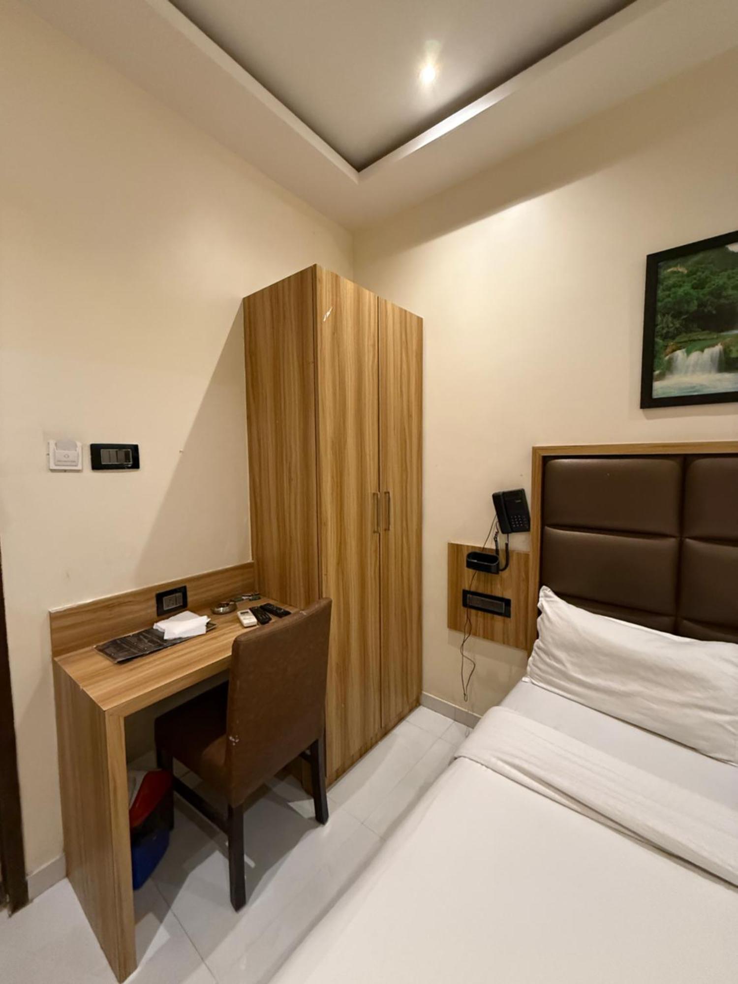 M E R I T O N Hotel T-2 Bombay Exterior foto